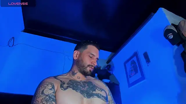 Snapshot of CamiloGray_ chatting on March 12, 2025, 3:07 pm CamiloGray online show from March 12, 2025, 3:07 pm