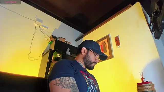 CamiloGray  online show from December 4, 2025, 1:42 pm