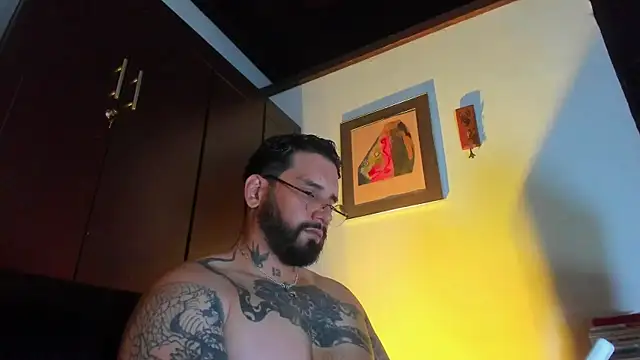 Snapshot of CamiloGray_ chatting on May 19, 2026, 2:34 pm CamiloGray online show from May 19, 2026, 2:34 pm