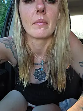 Snapshot of SheIsSomething chatting on June 14, 2026, 1:47 am SheIsSomething online show from June 14, 2026, 1:47 am