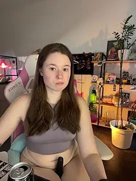 Snapshot of sweetest_pie chatting on May 9, 2026, 5:18 pm sweetest pie online show from May 9, 2026, 5:18 pm