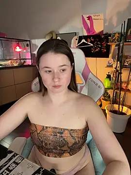 Snapshot of sweetest_pie chatting on May 24, 2026, 8:03 pm sweetest pie online show from May 24, 2026, 8:03 pm