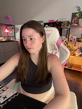 Snapshot of sweetest_pie chatting on June 12, 2026, 6:07 pm sweetest pie online show from June 12, 2026, 6:07 pm