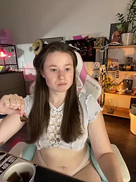 Snapshot of sweetest_pie chatting on June 16, 2026, 8:00 pm sweetest pie online show from June 16, 2026, 8:00 pm