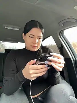 Snapshot of clairewntr chatting on December 21, 2024, 12:16 pm clairewntr online show from December 21, 2024, 12:16 pm