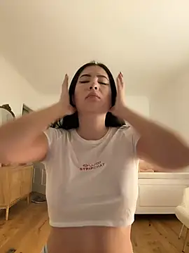 Snapshot of clairewntr chatting on January 16, 2025, 4:18 pm clairewntr online show from January 16, 2025, 4:18 pm