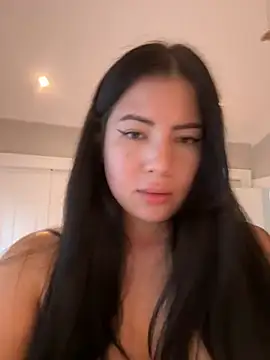 Snapshot of clairewntr chatting on February 5, 2025, 10:44 pm clairewntr online show from February 5, 2025, 10:44 pm