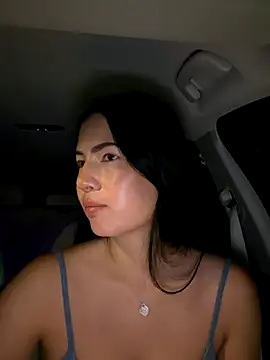 Snapshot of clairewntr chatting on October 24, 2025, 7:21 pm clairewntr online show from October 24, 2025, 7:21 pm