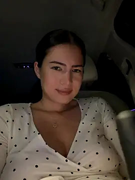 Snapshot of clairewntr chatting on October 28, 2025, 7:27 pm clairewntr online show from October 28, 2025, 7:27 pm