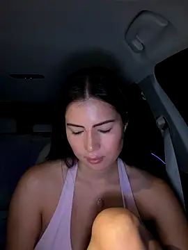 Snapshot of clairewntr chatting on November 9, 2025, 8:07 pm clairewntr online show from November 9, 2025, 8:07 pm