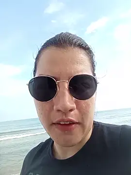 carmesix online show from April 28, 2026, 12:32 pm