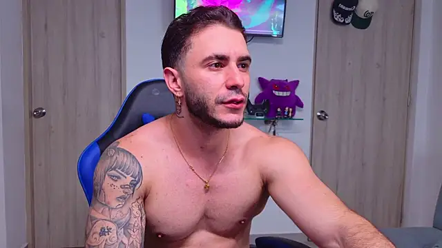 Latino stud4u online show from June 25, 2026, 2:22 am