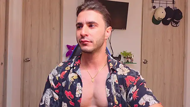Latino stud4u online show from July 13, 2026, 7:49 pm