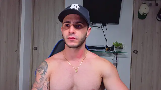 Latino stud4u online show from July 15, 2026, 10:59 pm