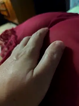 LovlyAnnie online show from December 22, 2025, 5:04 am