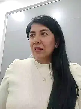 Snapshot of aisha_latina chatting on January 24, 2025, 9:15 pm aisha latina online show from January 24, 2025, 9:15 pm