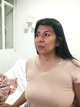 aisha latina online show from February 17, 2026, 1:29 pm