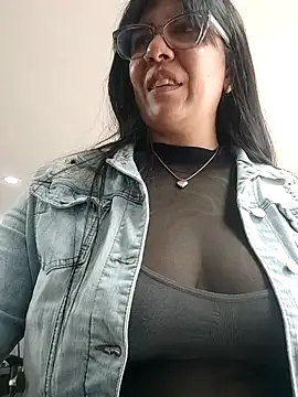 aisha latina online show from April 30, 2026, 2:56 pm
