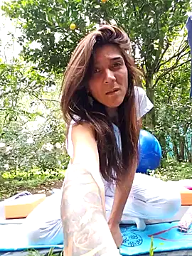 Snapshot of Yuky_ta chatting on November 23, 2025, 5:02 pm Yuky ta online show from November 23, 2025, 5:02 pm