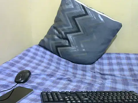 Snapshot of castistee chatting on November 3, 2025, 5:25 pm castistee online show from November 3, 2025, 5:25 pm