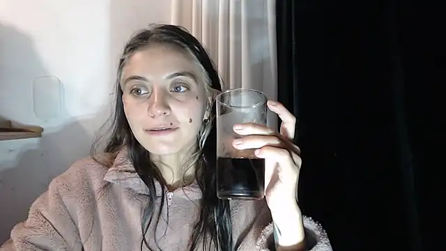 Snapshot of mariecam420 chatting on January 12, 2025, 1:42 am mariecam420 online show from January 12, 2025, 1:42 am