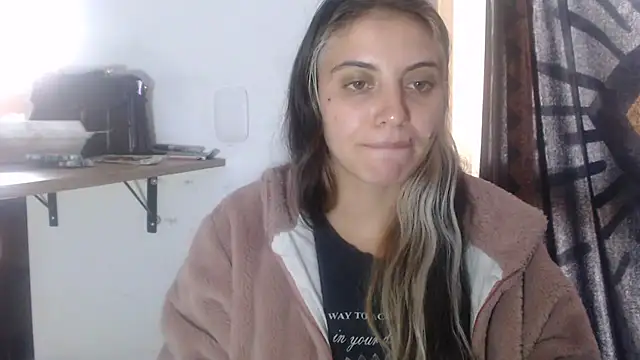 Snapshot of mariecam420 chatting on February 18, 2025, 8:47 pm mariecam420 online show from February 18, 2025, 8:47 pm