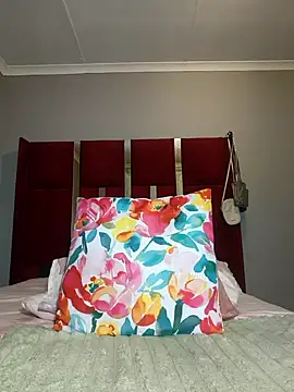 Snapshot of HoneyDropsX chatting on October 2, 2025, 12:06 am HoneyDropsX online show from October 2, 2025, 12:06 am