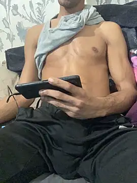 Snapshot of Kize69 chatting on February 14, 2025, 5:36 pm Kize69 online show from February 14, 2025, 5:36 pm