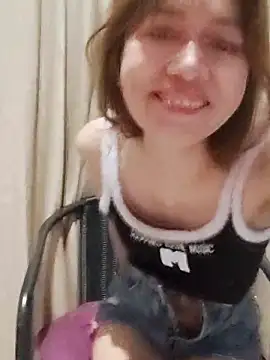 Little suzy5 online show from February 26, 2025, 7:38 pm