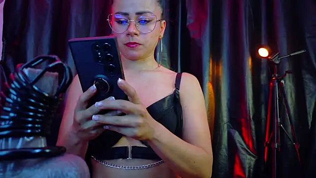 MistressSlut1 online show from October 8, 2025, 11:19 am