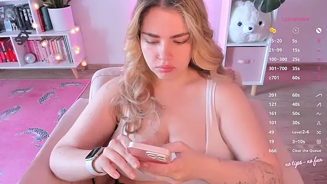 pussy-kattt online show from July 10, 2026, 9:01 am
