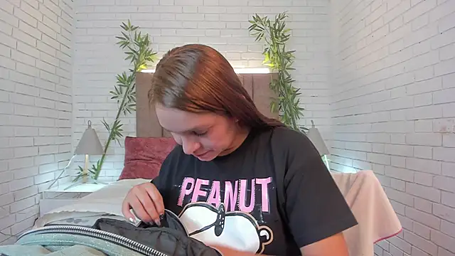 miataylorr1 online show from January 13, 2025, 6:38 pm