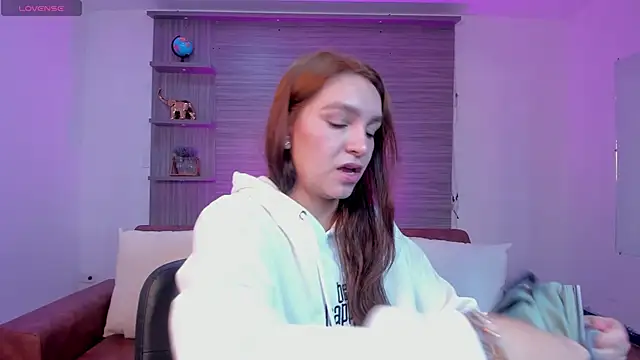 miataylorr1 online show from January 16, 2025, 1:04 pm