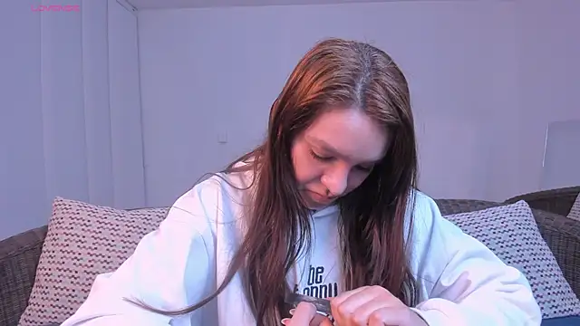 miataylorr1 online show from February 4, 2025, 11:16 am