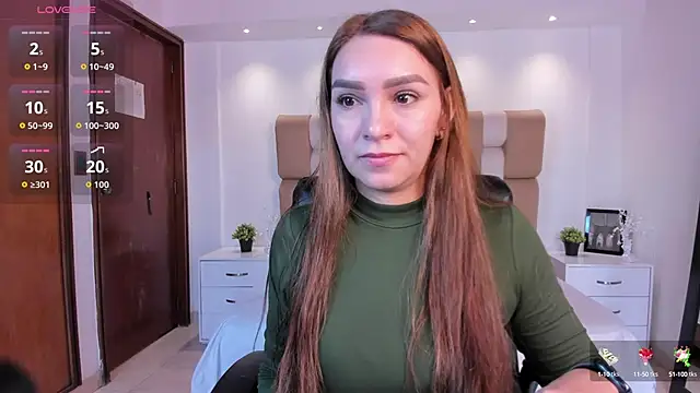 miataylorr1 online show from October 7, 2025, 2:47 pm