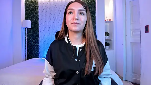 miataylorr1 online show from December 19, 2025, 11:39 am