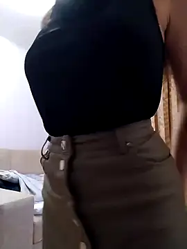 baby sweet girl  online show from September 21, 2025, 8:43 pm