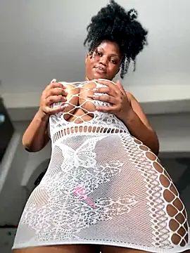 Snapshot of Hyra_Ari chatting on September 20, 2025, 2:40 pm Hyra Ari online show from September 20, 2025, 2:40 pm