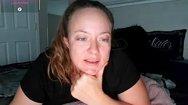 julimonroe online show from October 8, 2025, 3:04 am