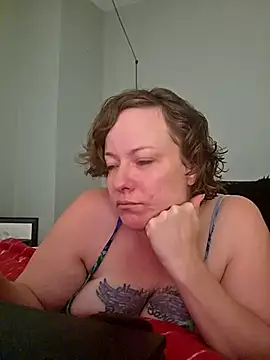 julimonroe online show from April 22, 2026, 2:47 am