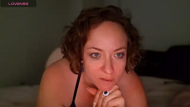 julimonroe online show from April 24, 2026, 2:58 am
