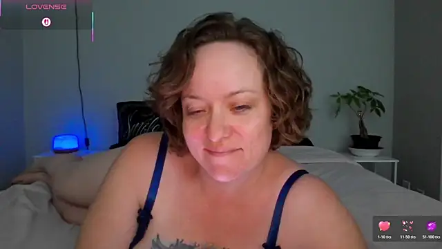 julimonroe online show from April 27, 2026, 3:04 am