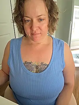 Snapshot of julimonroe chatting on June 4, 2026, 5:52 pm julimonroe online show from June 4, 2026, 5:52 pm