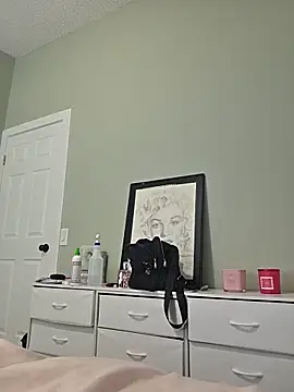 Snapshot of julimonroe chatting on June 8, 2026, 1:28 am julimonroe online show from June 8, 2026, 1:28 am