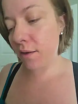 Snapshot of julimonroe chatting on June 11, 2026, 4:49 pm julimonroe online show from June 11, 2026, 4:49 pm