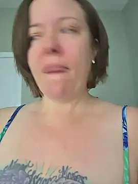 Snapshot of julimonroe chatting on June 12, 2026, 9:41 am julimonroe online show from June 12, 2026, 9:41 am
