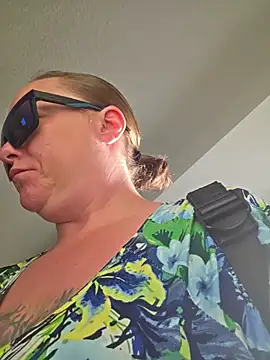 julimonroe online show from July 28, 2026, 1:43 pm