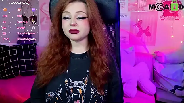 Snapshot of StellaMilla chatting on July 18, 2026, 11:30 pm StellaMilla online show from July 18, 2026, 11:30 pm