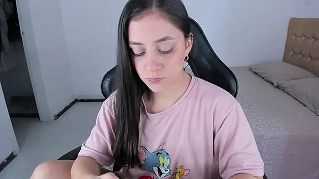 EmmaGrace1999 online show from October 23, 2025, 4:50 pm