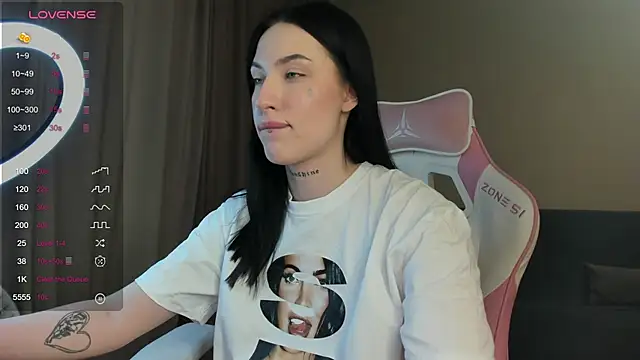 Snapshot of JenniferQueen11 chatting on January 11, 2025, 9:57 am JenniferQueen11 online show from January 11, 2025, 9:57 am